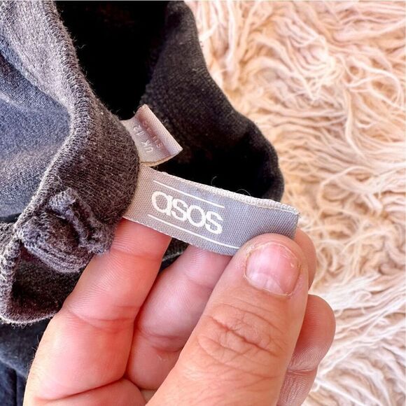 Backless Sweatshirt - Picture 3 of 4